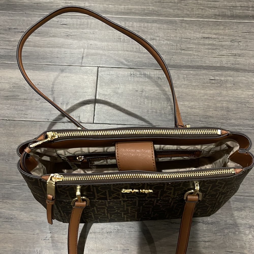 Calvin Klein Purse - Picture 5 of 10